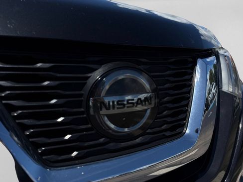 Used 2018 Nissan Rogue SL w/ Premium Package FWD image 32