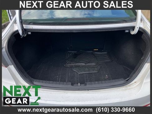 Used 2017 Hyundai Elantra SE FWD image 7