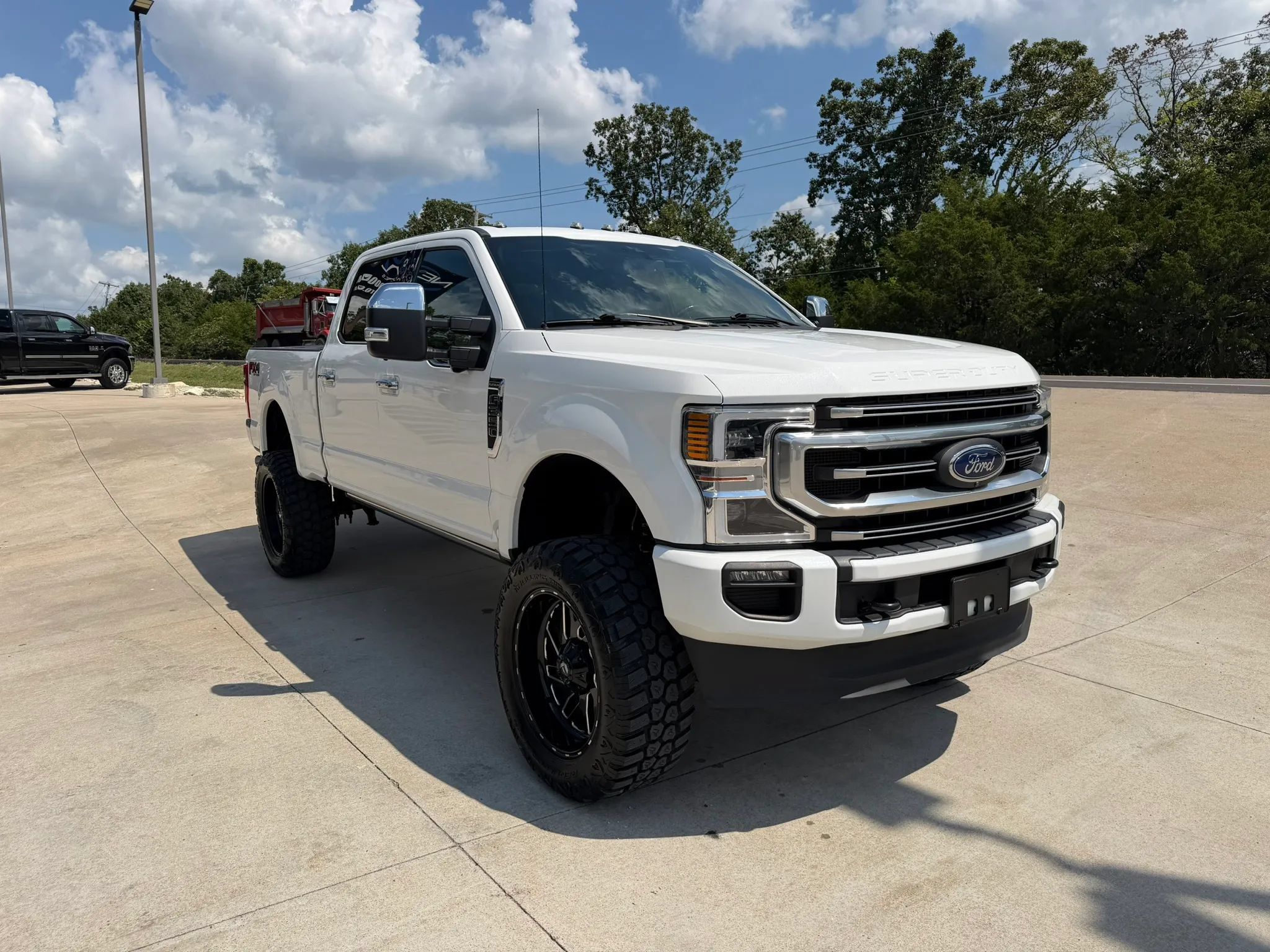 Used 2020 Ford F350 Platinum w/ FX4 Off-Road Package AWD/4WD image 3