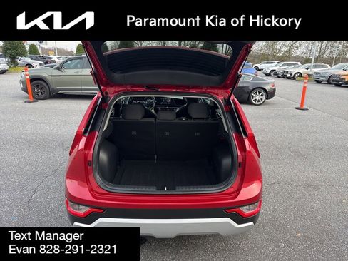 Used 2023 Kia Niro LX image 10
