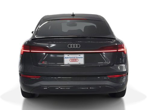 Used 2024 Audi Q8 e-tron Premium Plus w/ Premium Plus Package image 10