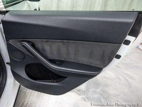 Used 2023 Tesla Model Y Long Range image 40