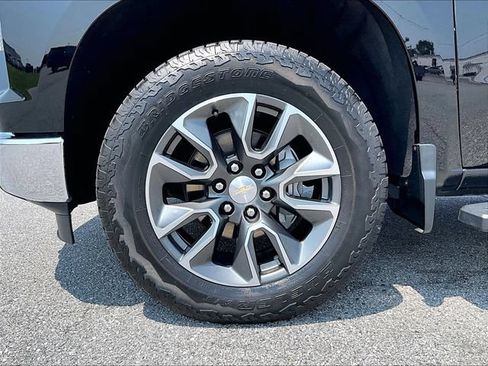 Used 2023 Chevrolet Silverado 1500 LT AWD/4WD image 7