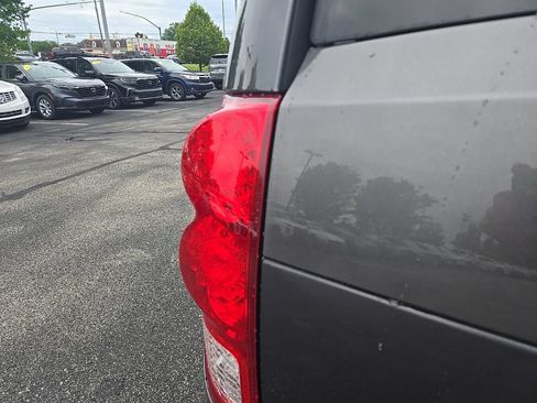 Used 2020 Dodge Grand Caravan SXT w/ Driver Convenience Group FWD image 10