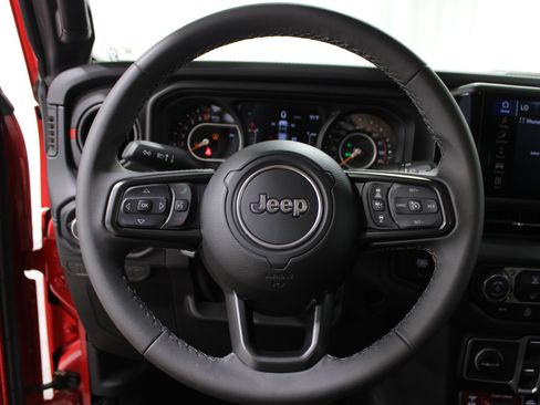 Used 2026 Jeep Gladiator Rubicon AWD/4WD image 18