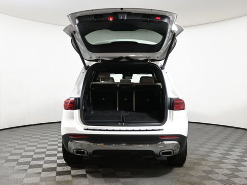 Used 2025 Mercedes-Benz GLB 250 4MATIC image 33