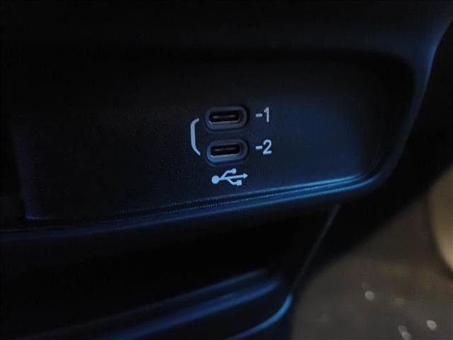 New 2027 Chrysler Pacifica Select AWD/4WD image 18