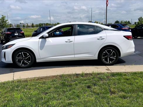 Used 2024 Nissan Sentra SV FWD image 11