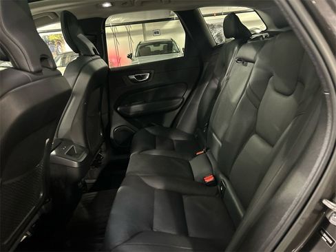 Certified 2022 Volvo XC60 B5 Momentum w/ Climate Package image 24