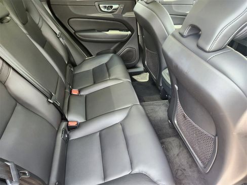 Used 2025 Volvo XC60 B5 Core image 21
