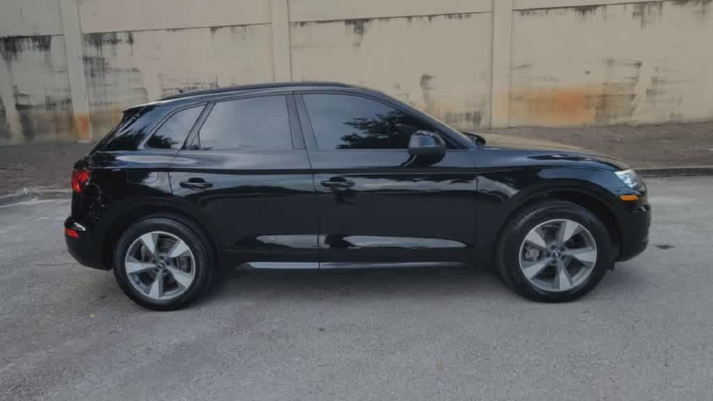 Used 2020 Audi Q5 2.0T Premium w/ Titanium Sport Package AWD/4WD image 9