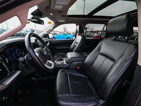 Used 2022 Ford Expedition Max XLT image 19