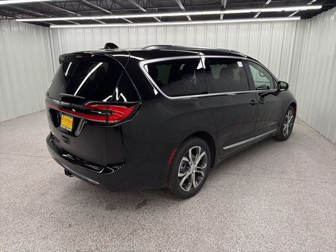 New 2026 Chrysler Pacifica Pinnacle w/ Trailer Tow Group image 6