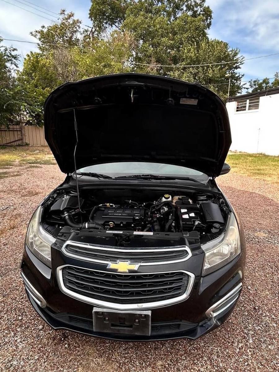 Used 2016 Chevrolet Cruze LT w/ Sun And Sound Package FWD image 11