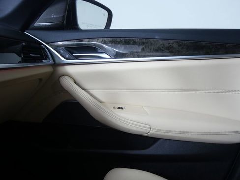 Used 2023 BMW 530i w/ Premium Package image 27