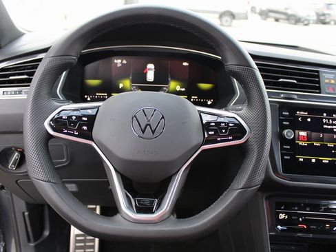 Certified 2024 Volkswagen Tiguan SE R-Line image 11