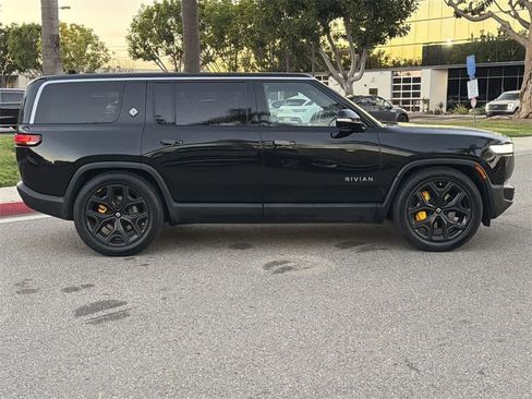 Used 2022 Rivian R1S Launch Edition image 7