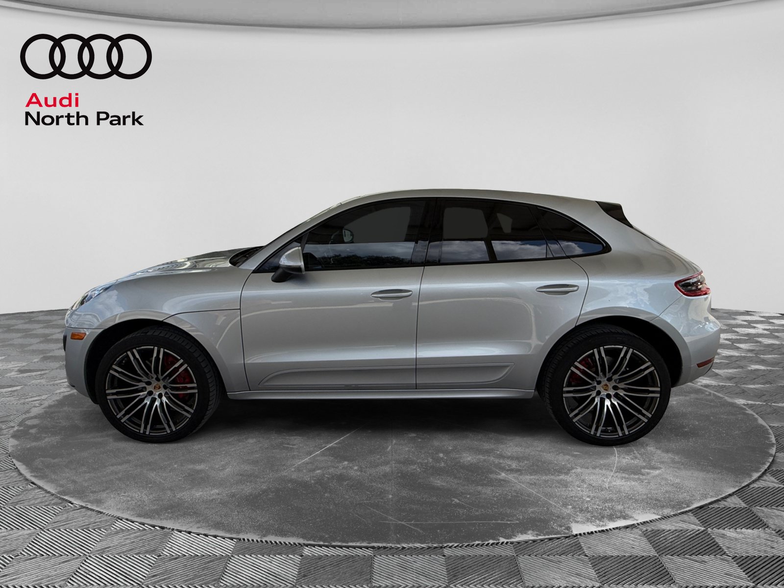 Used 2015 Porsche Macan Turbo AWD/4WD image 2