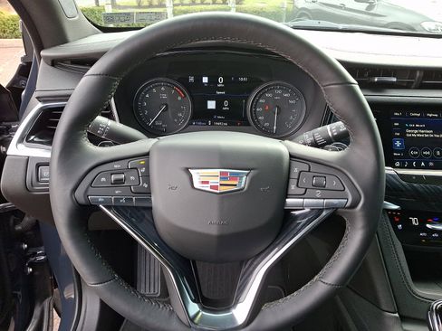 Used 2024 Cadillac XT6 Premium Luxury w/ Technology Package image 22