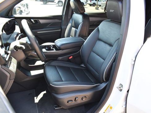 Used 2025 Buick Enclave Sport Touring FWD image 22
