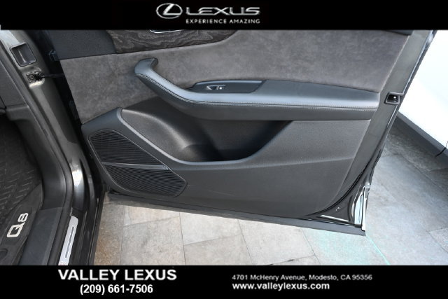 Used 2019 Audi Q8 Prestige w/ Luxury Package AWD/4WD image 18