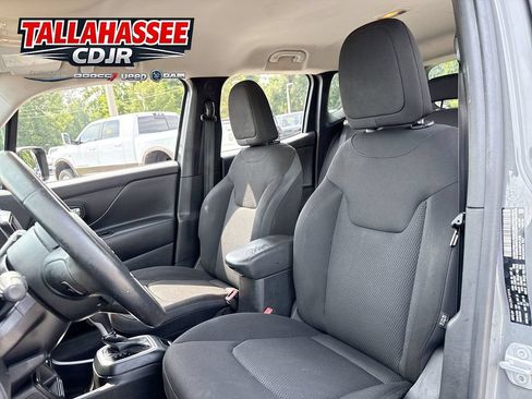 Used 2020 Jeep Renegade Altitude FWD image 14