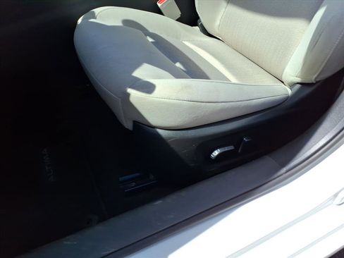 Used 2025 Nissan Altima 2.5 SV FWD image 8