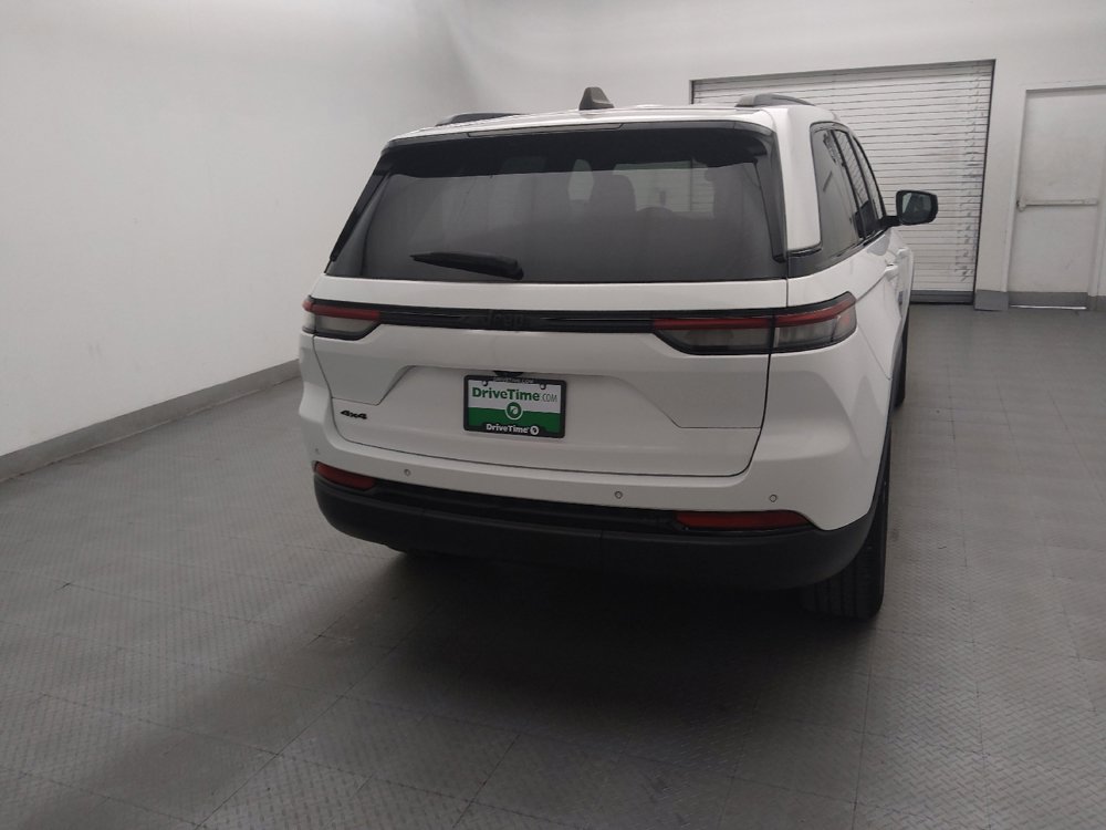 Used 2023 Jeep Grand Cherokee Altitude AWD/4WD image 7