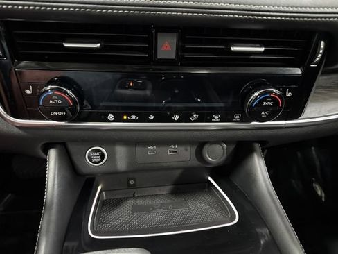 Used 2023 Nissan Rogue Platinum AWD/4WD image 21