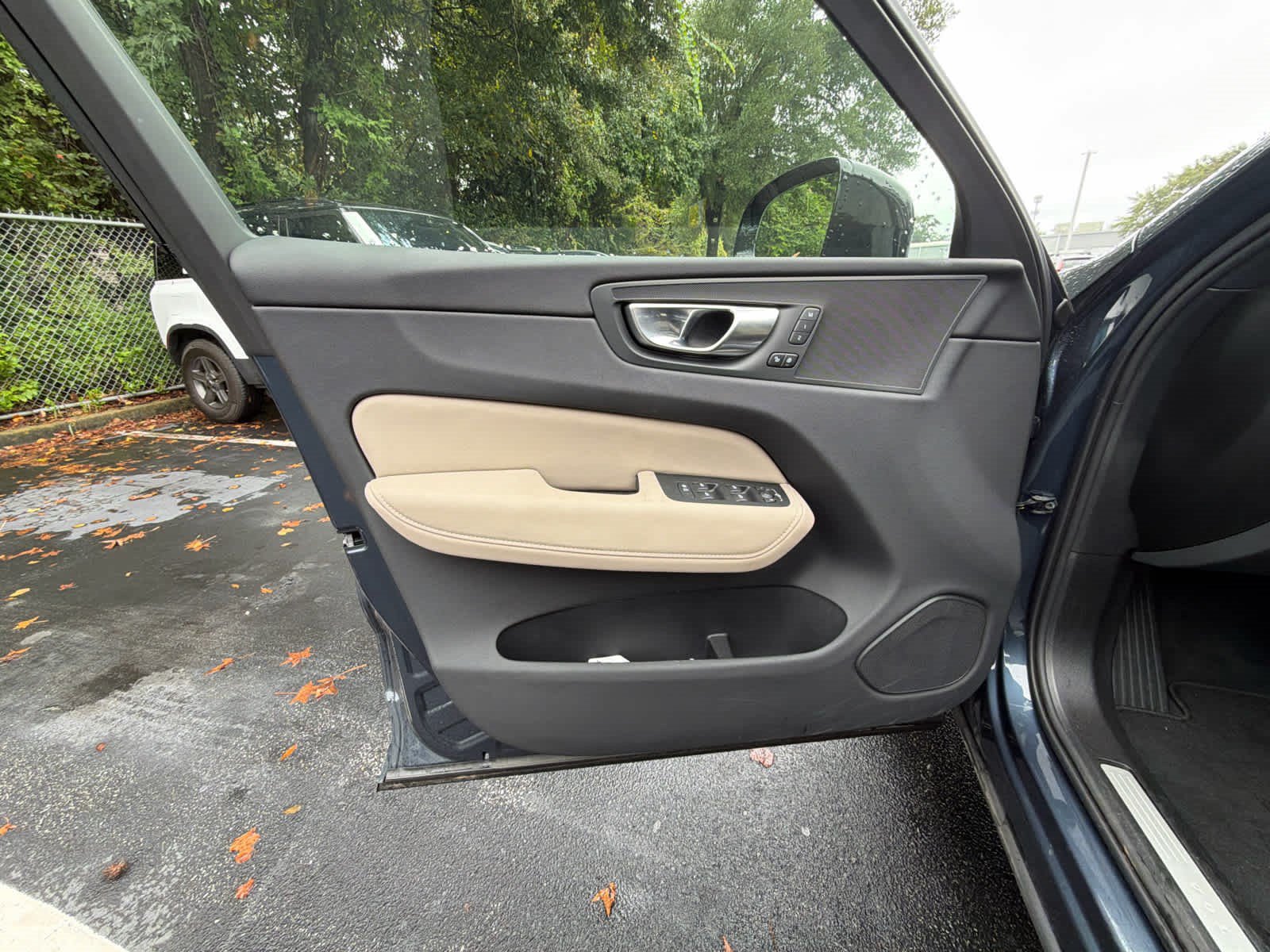 Used 2026 Volvo XC60 B5 Plus AWD/4WD image 24