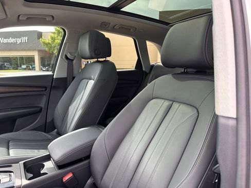 Used 2023 Audi Q5 2.0T Premium w/ Convenience Package image 24