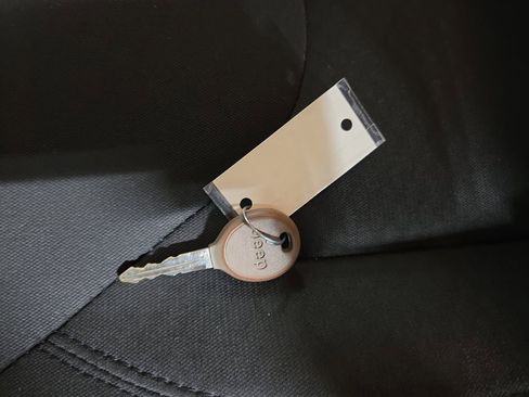 Used 2018 Jeep Wrangler Sport image 31