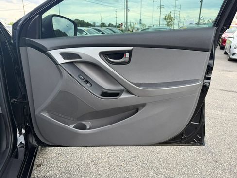 Used 2014 Hyundai Elantra SE FWD image 24