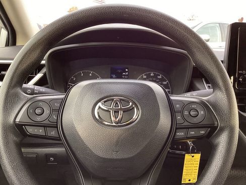 Used 2025 Toyota Corolla LE image 24