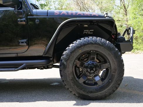 Used 2015 Jeep Wrangler Unlimited Sahara w/ Connectivity Group AWD/4WD image 45
