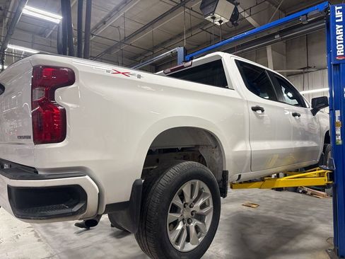 Used 2023 Chevrolet Silverado 1500 Custom AWD/4WD image 5