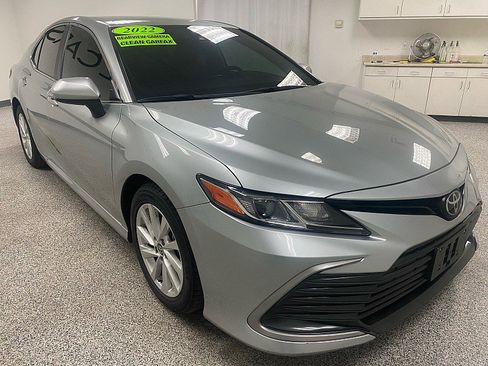 Used 2022 Toyota Camry LE image 3