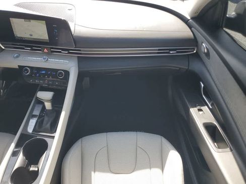 Used 2023 Hyundai Elantra Limited image 13