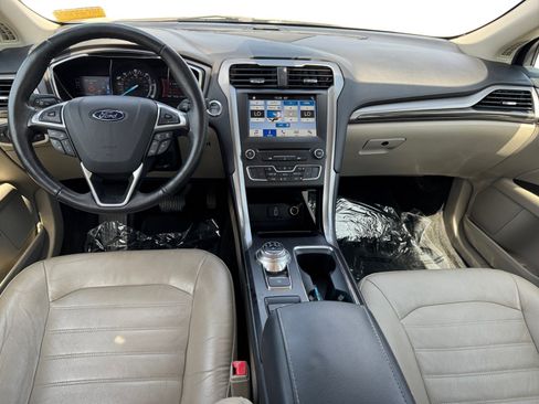 Used 2017 Ford Fusion SE w/ Equipment Group 602A image 10