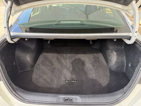 Used 2025 Nissan Altima 2.5 SV FWD image 31