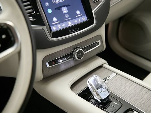 Certified 2024 Volvo XC90 T8 Ultimate AWD/4WD image 15