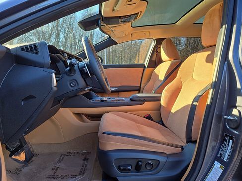 Used 2023 Lexus RZ 450e Premium image 13