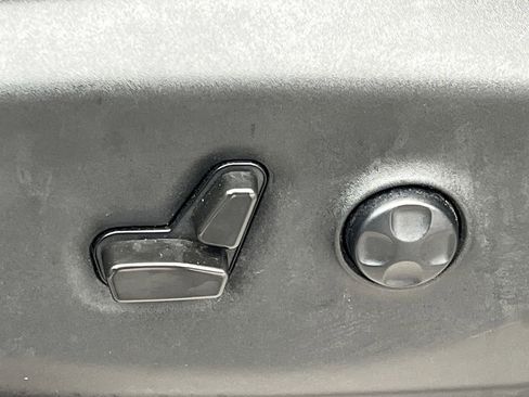 Used 2022 Chrysler Pacifica Touring-L image 15