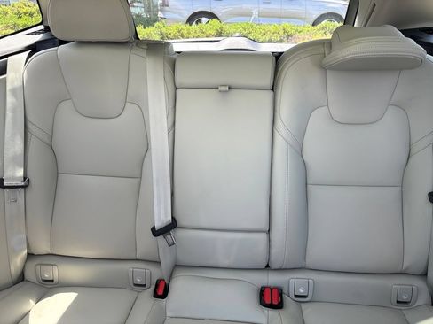 Used 2025 Volvo XC60 T8 Ultra AWD/4WD image 27