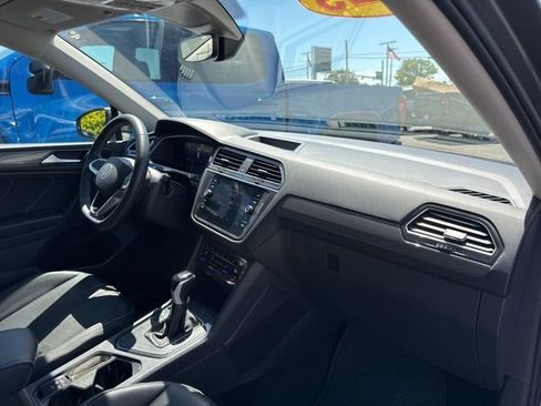 Used 2023 Volkswagen Tiguan SE w/ Panoramic Sunroof Package FWD image 28