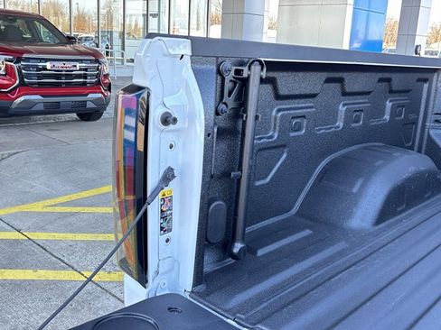 Used 2024 GMC Sierra 2500 AT4 w/ AT4 Premium Plus Package image 7