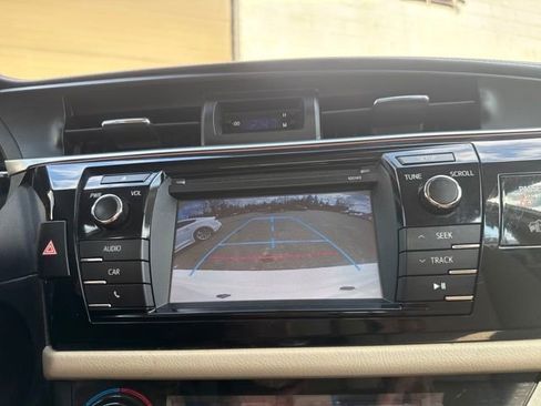 Used 2014 Toyota Corolla LE image 25