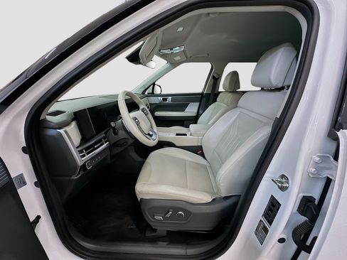 Used 2025 Hyundai Santa Fe SEL AWD/4WD image 13