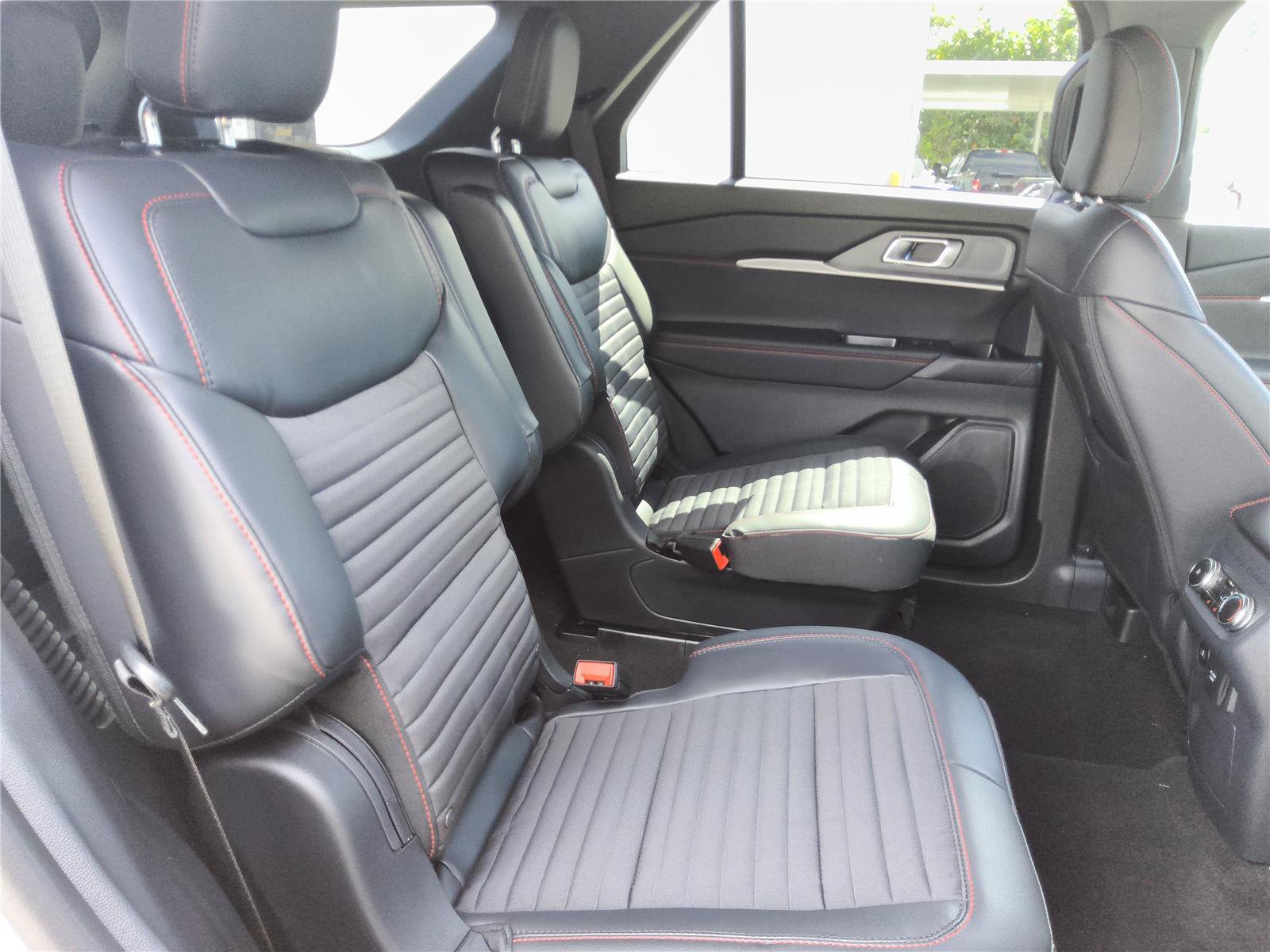 New 2027 Ford Explorer ST-Line w/ Premium Package RWD image 29