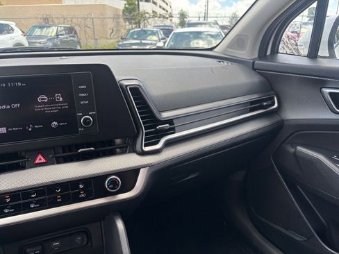 Used 2025 Kia Sportage LX FWD image 34